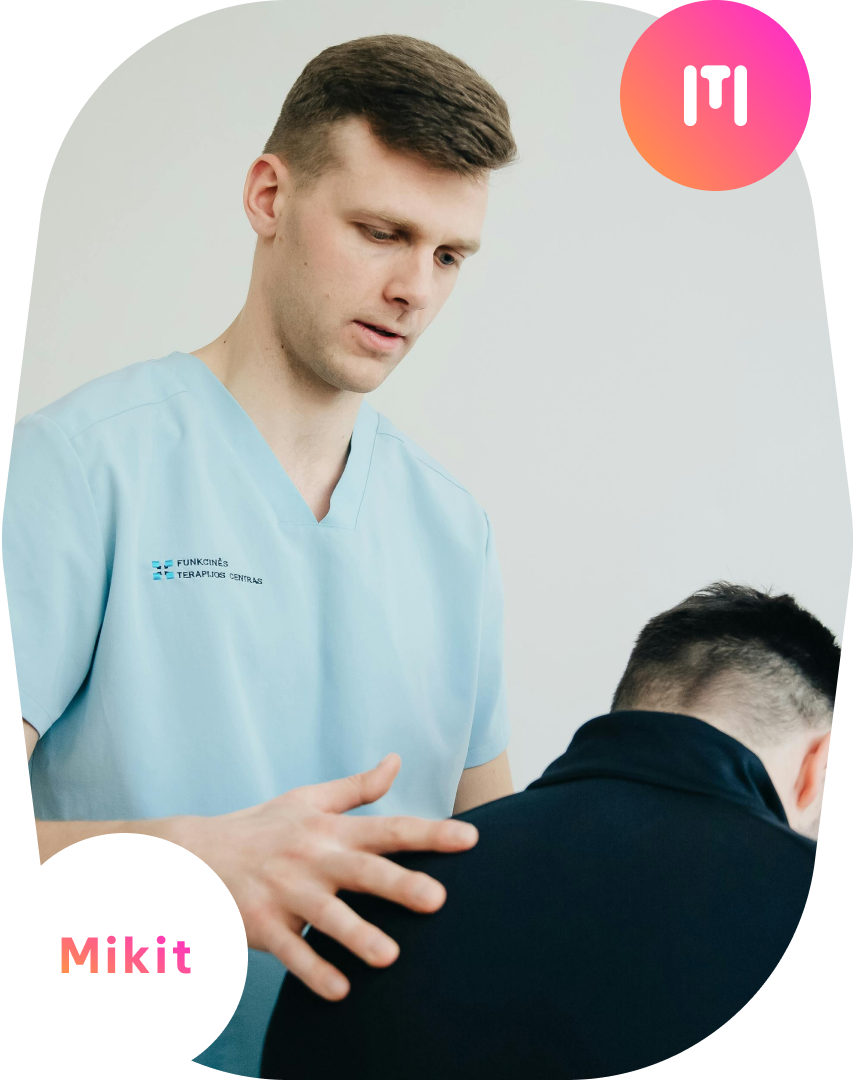 Kinesitherapeut aan het werk met patiënt